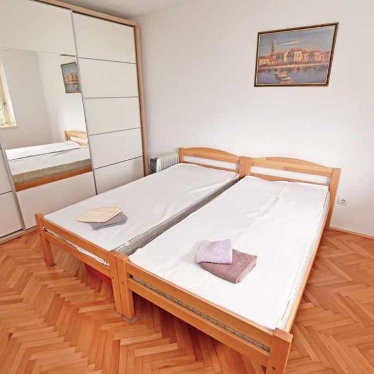 Na pjeni od mora - One-Bedroom Apartment - 8