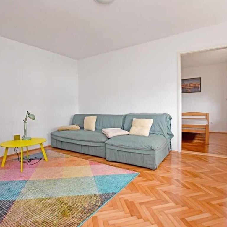Na pjeni od mora - One-Bedroom Apartment - 9