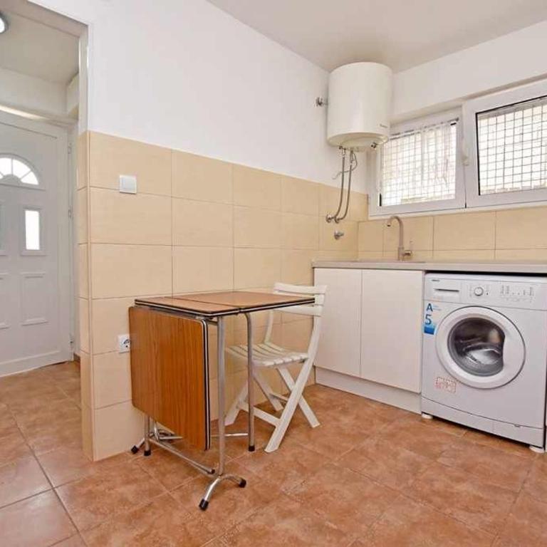 Na pjeni od mora - One-Bedroom Apartment - 6