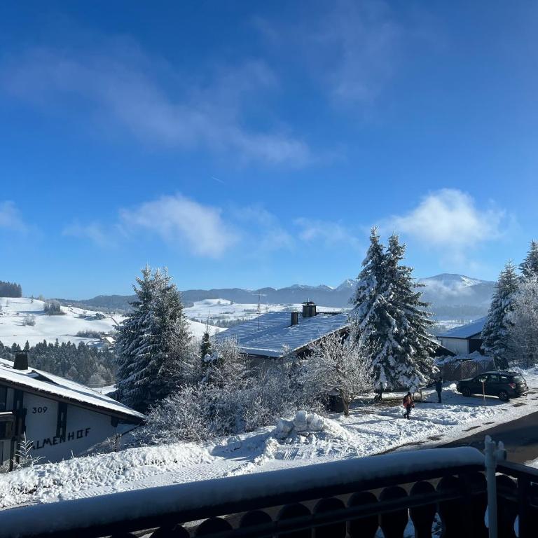 Helle Wohnung mit großem Balkon - Apartment mit 2 Schlafzimmern - 1
