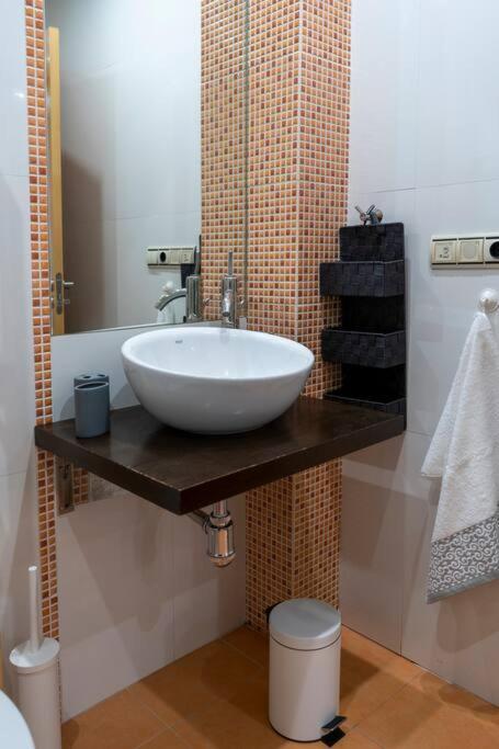 PRECIOSO ESTUDIO -CÉNTRICO-GARAJE- MODERNo - Apartamento - 6