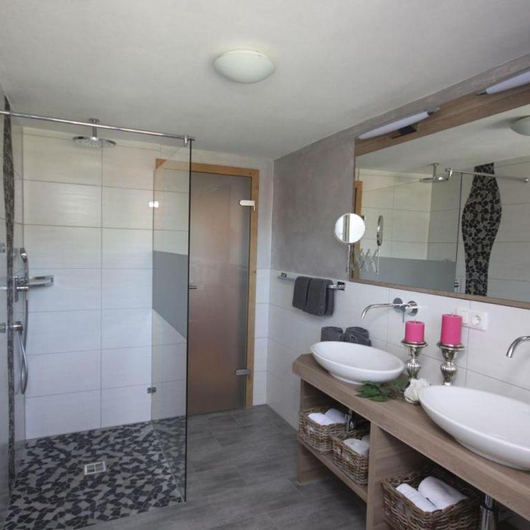 HAUS Susanne - TOP-Ferienwohnungen - SOMMER-Bergbahn inklusive - One-Bedroom Apartment with Two Balconies - Second Floor 6 - 10