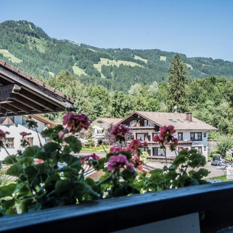 HAUS Susanne - TOP-Ferienwohnungen - SOMMER-Bergbahn inklusive - Comfort One-Bedroom Apartment with Two Balconies - Second Floor 4 - 11