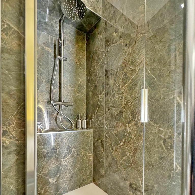 Dea Rome Suites - Camera Tripla con Bagno Privato - 14