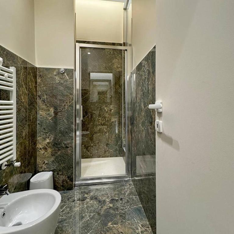 Dea Rome Suites - Camera Tripla con Bagno Privato - 16