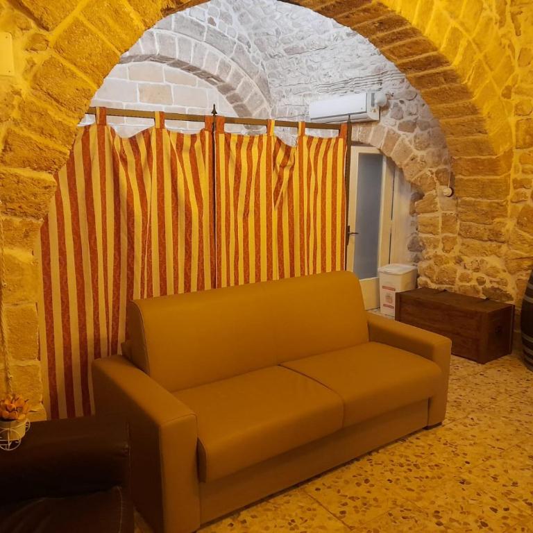 DOMUS CESARE - dimora storica totalmente in pietra nel cuore del centro storico con cabina doccia pietra in camera e zona relax esterna-historic residence entirely made of stone in the heart of the historic center with stone shower cabin in the room - Casa Vacanze - 30
