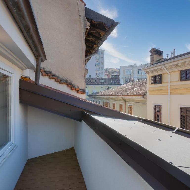Blake, attico centrale con parcheggio a Trieste - Appartamento con 2 Camere da Letto - 4