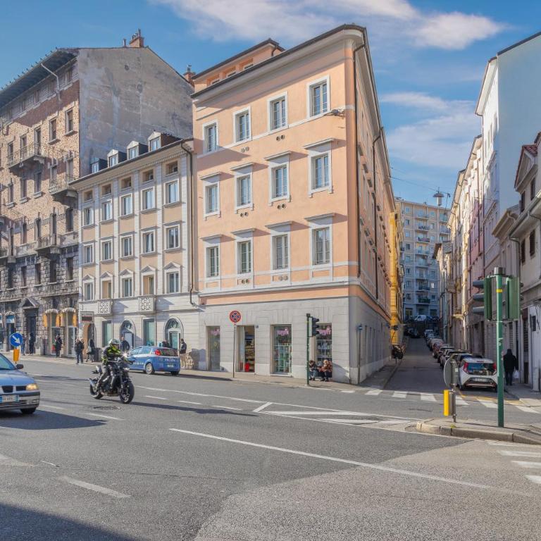 Blake, attico centrale con parcheggio a Trieste - Appartamento con 2 Camere da Letto - 35