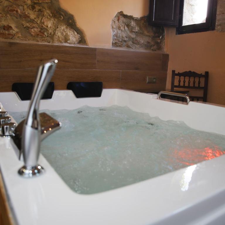 L'Otelet By Sweet - Deluxe Suite with Spa Bath - 9