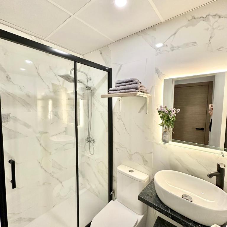 JARA HOME Malaga Centro - Habitación Doble Deluxe con balcón - 1