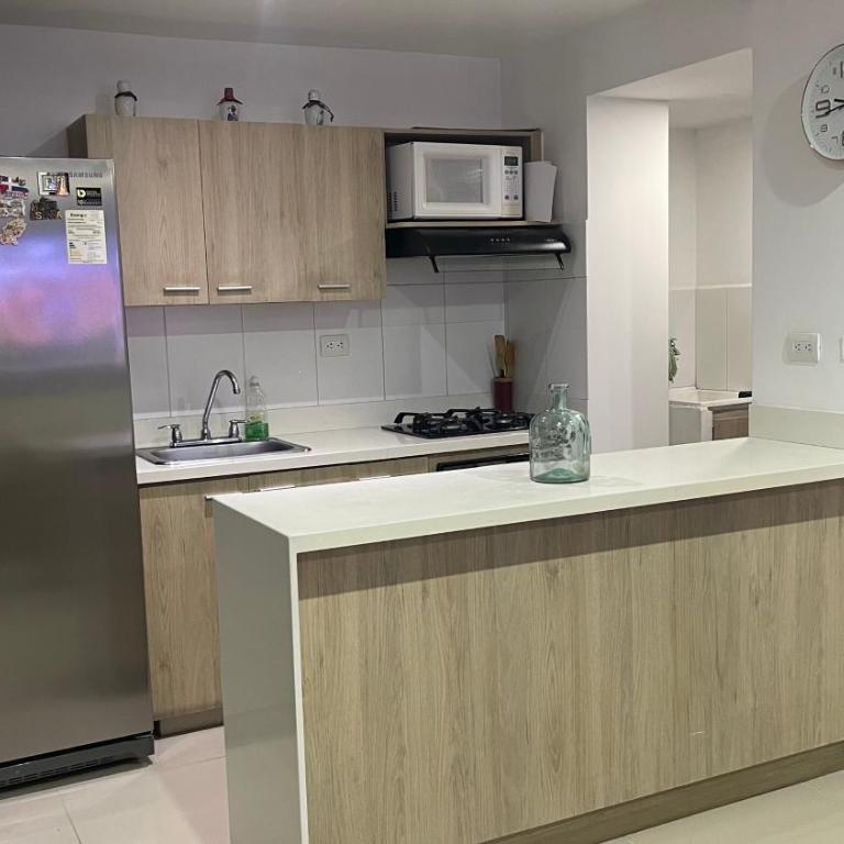 Habitación Masculina 1 persona en Apartamento Compartido Medellín - Habitación Individual - 17