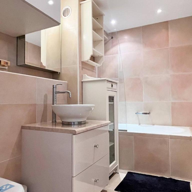 Appt Duplex 3P avec Terrasse et Parking - Le Lavandou - FR-1-251-529 - Appartement - 9