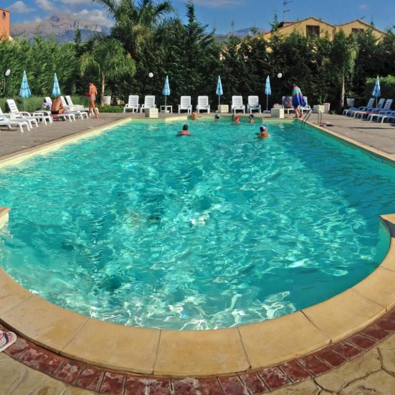 Villa indipendente le coccinelle beach mare piscina a 250 mt dal mare con servizio di piscina a 400 mt 12 k da Cefalu - Maison 3 Chambres - 1