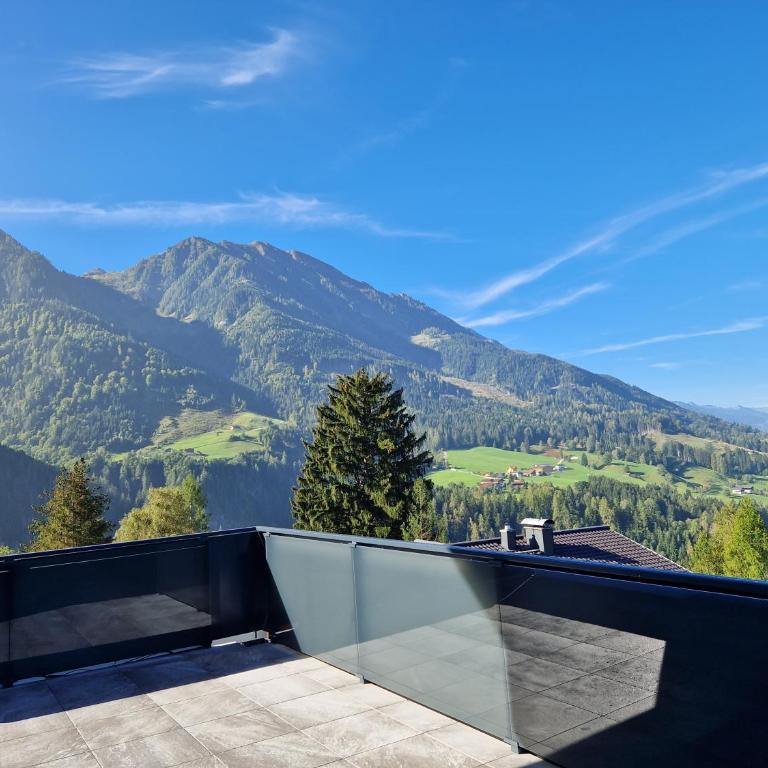 Gern Mountain Living Ferienhaus Deutschmann - Apartment mit Terrasse - 3