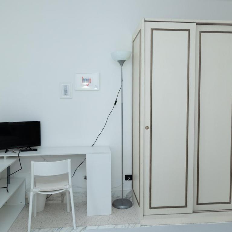 Domus Massimiliani Guesthouse - Double Room with Private Bathroom - 23