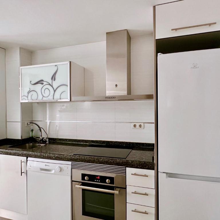 Espléndido Apartamento con Wifi - Three-Bedroom Apartment - 6