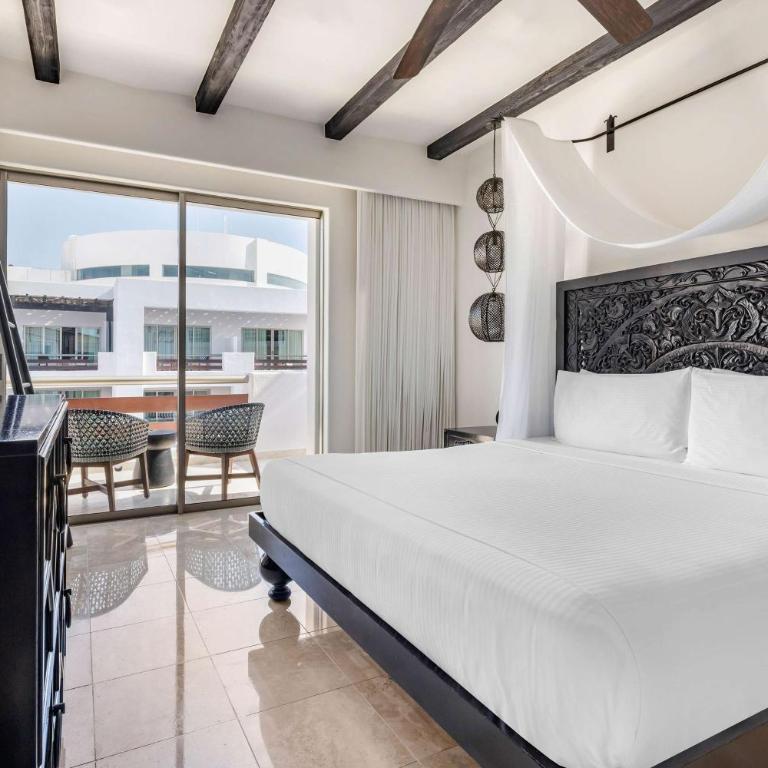 Hilton Vacation Club Cabo Azul Los Cabos - Two Bedroom Suite with Pool View and Balcony - 4