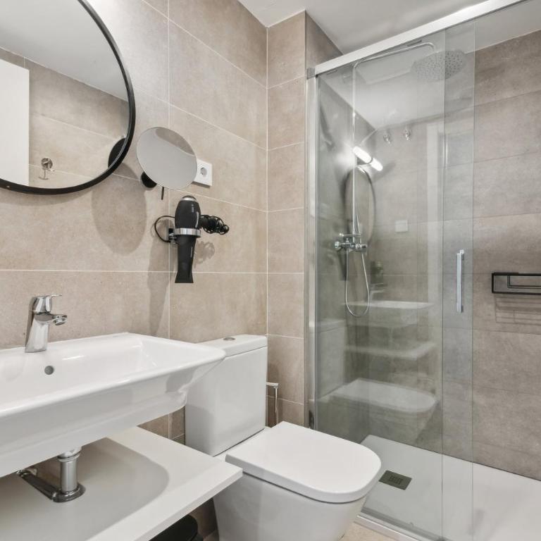 Limehome Valencia Carrer del Pare Palau i Quer - Studio with sofa bed and balcony - 7