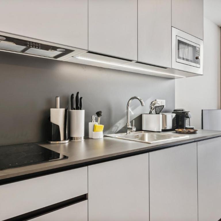 Limehome Valencia Carrer del Pare Palau i Quer - Studio with sofa bed and balcony - 12