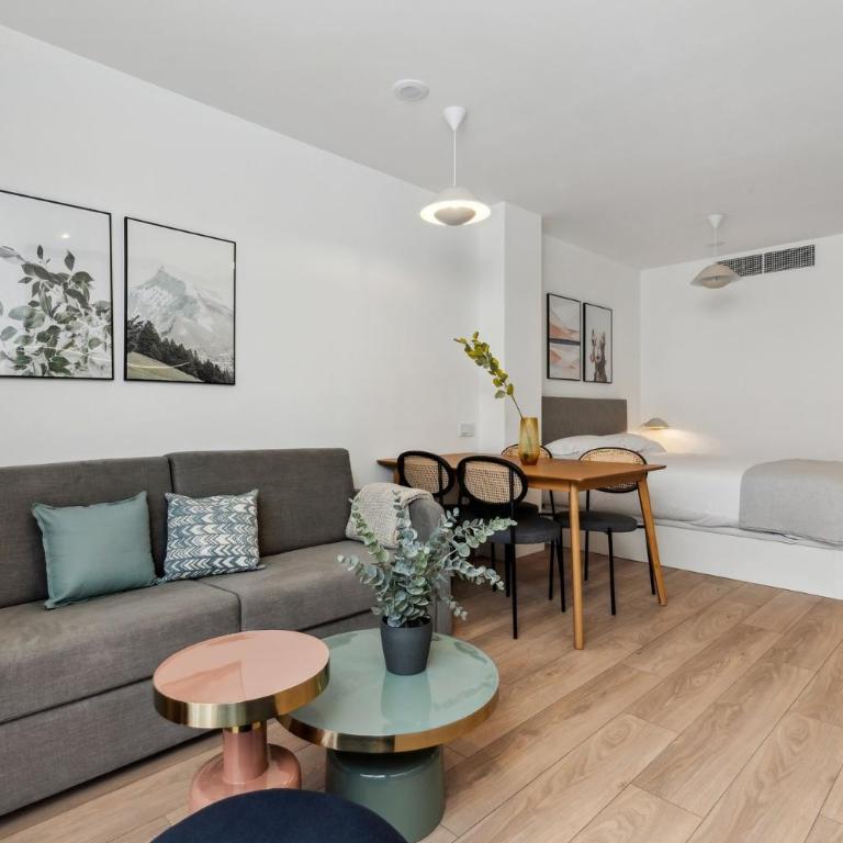 Limehome Valencia Carrer del Pare Palau i Quer - Studio with sofa bed and balcony - 11