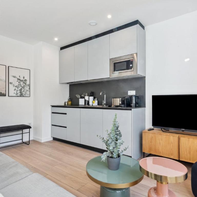 Limehome Valencia Carrer del Pare Palau i Quer - Studio with sofa bed and terrace - 10