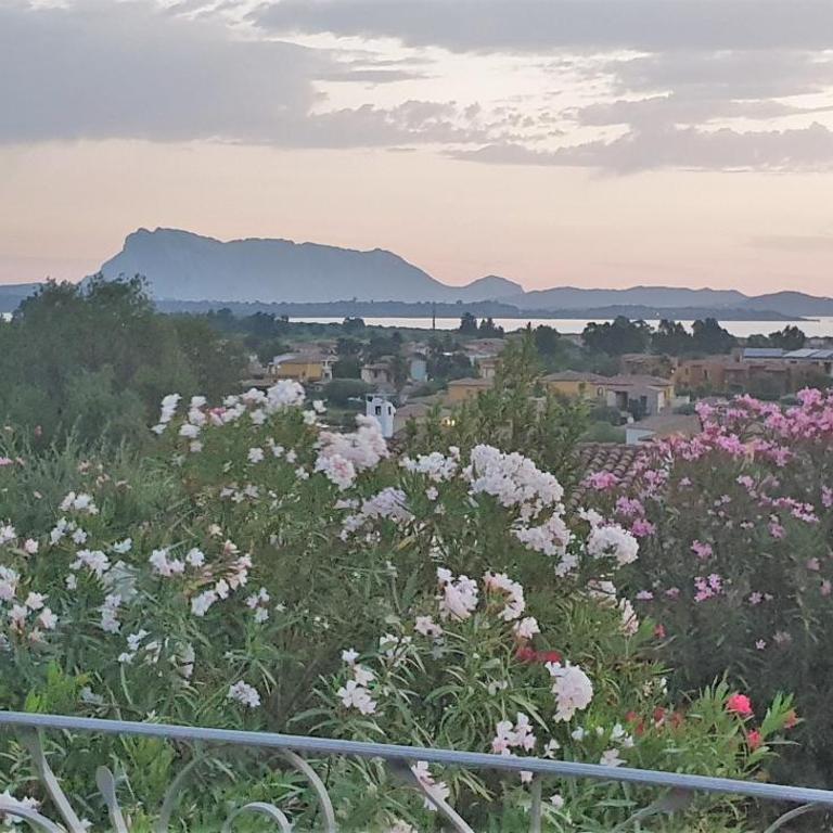 Camera con Vista - Appartamento con 2 Camere da Letto e Vista Mare - 3