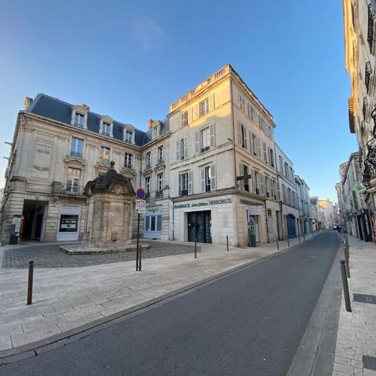 Bel appartement - 2 chambres - Proche du vieux marché - Appartamento con 2 Camere da Letto - 12