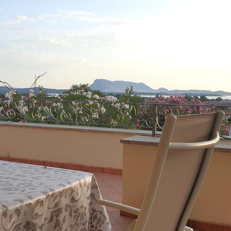 Camera con Vista - Appartamento con 2 Camere da Letto e Vista Mare - 5