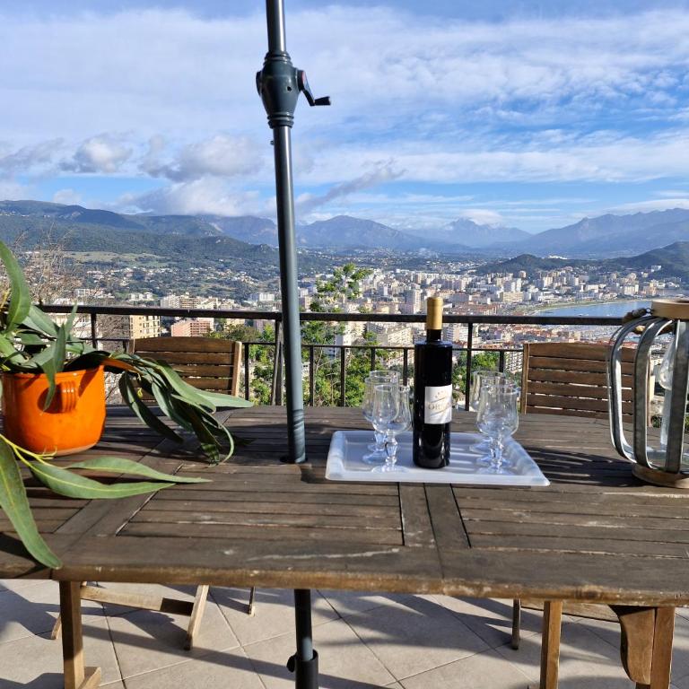 VILLA BELVEDERE D'AJACCIO, VILLA ENTIERE VUE MER POUR 2 à 10 VOYAGEURS - Villa - 28