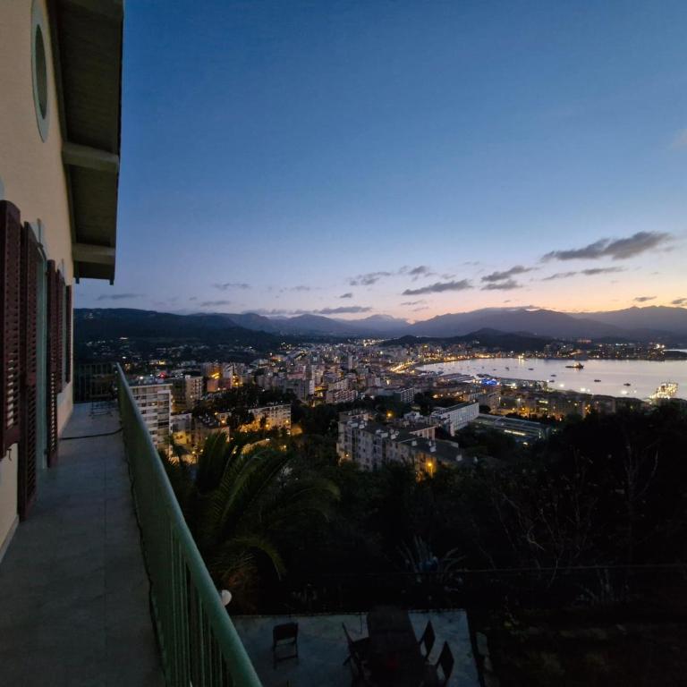 VILLA BELVEDERE D'AJACCIO, VILLA ENTIERE VUE MER POUR 2 à 10 VOYAGEURS - Villa - 1