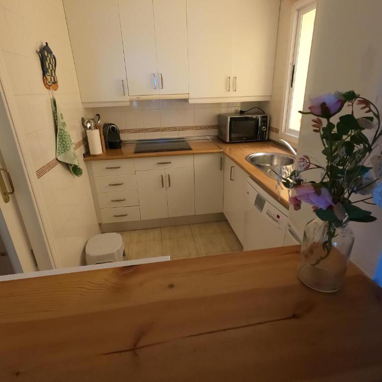 Flat Sleeps 4 with Pool and Terrace - Apartamento - 22