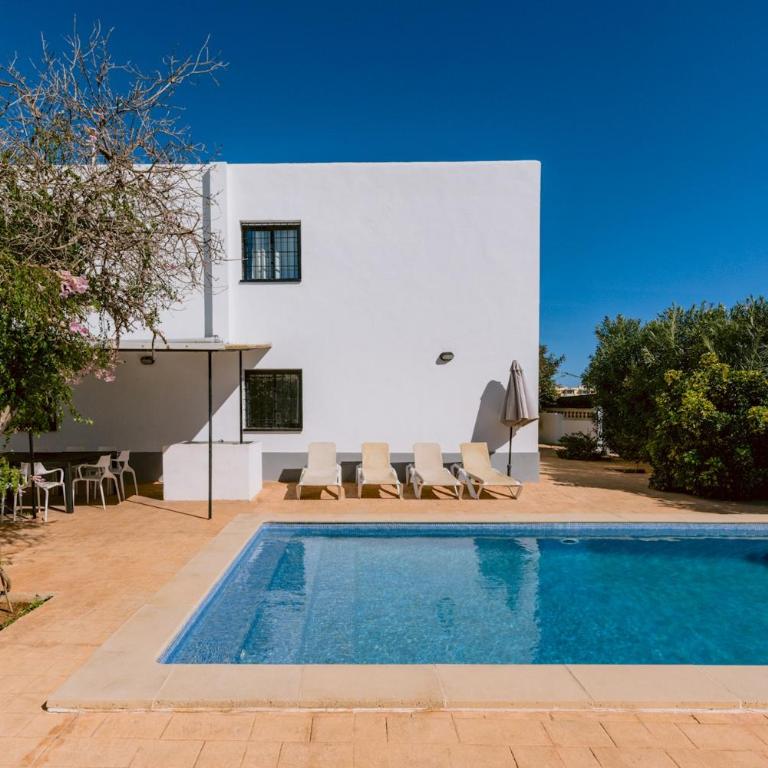 Villa Torres is a great villa only a 10 minute walk from the centre of Playa den Bossa - Villa de 6 dormitorios - 2