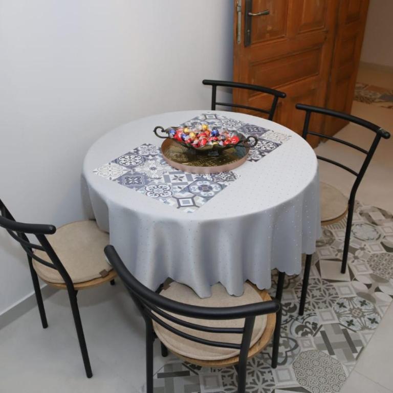 Plaza del Oriente Old Town - Two-Bedroom Deluxe Apartment - 13