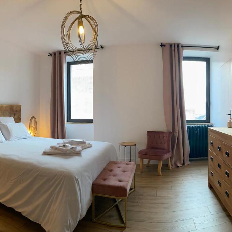 La Bellours Maison d Hôtes avec Piscine - Chambre Lit Queen-Size - 1