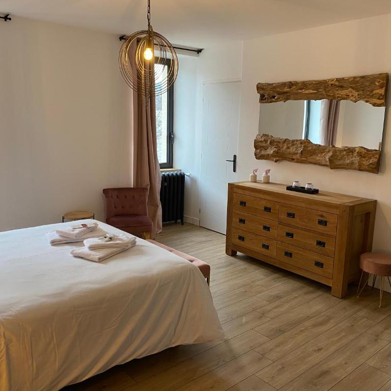 La Bellours Maison d Hôtes avec Piscine - Chambre Lit Queen-Size - 3