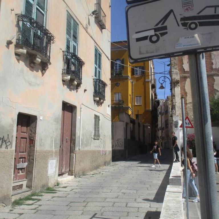 Piccolo nido nel cuore di Cagliari - Appartamento con 1 Camera da Letto - 2