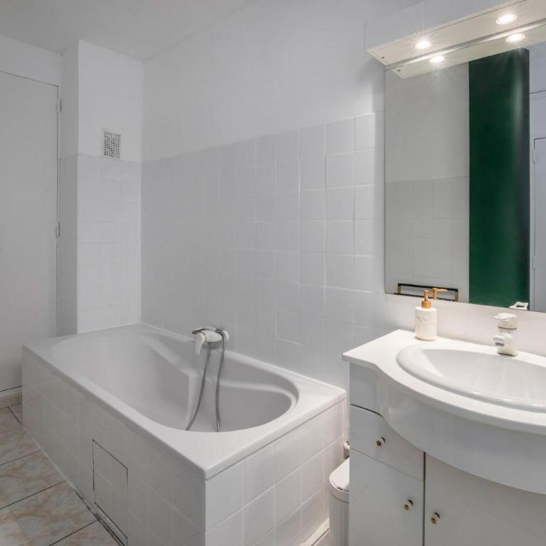 The Sunrise, Spacious, fully equipped, 2 parkings, 8p, tramway 1,2,4 - Apartment mit 3 Schlafzimmern - 5