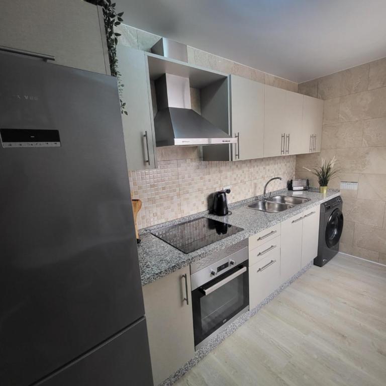 3BR Top Floor Apartment Vialia La Unión Metro - Apartment - 12