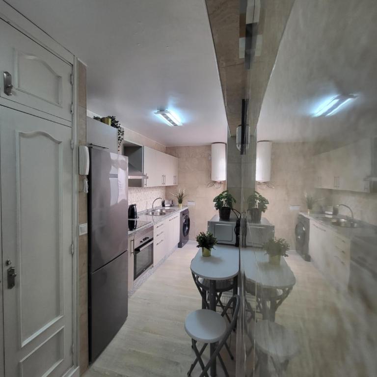 3BR Top Floor Apartment Vialia La Unión Metro - Apartment - 14
