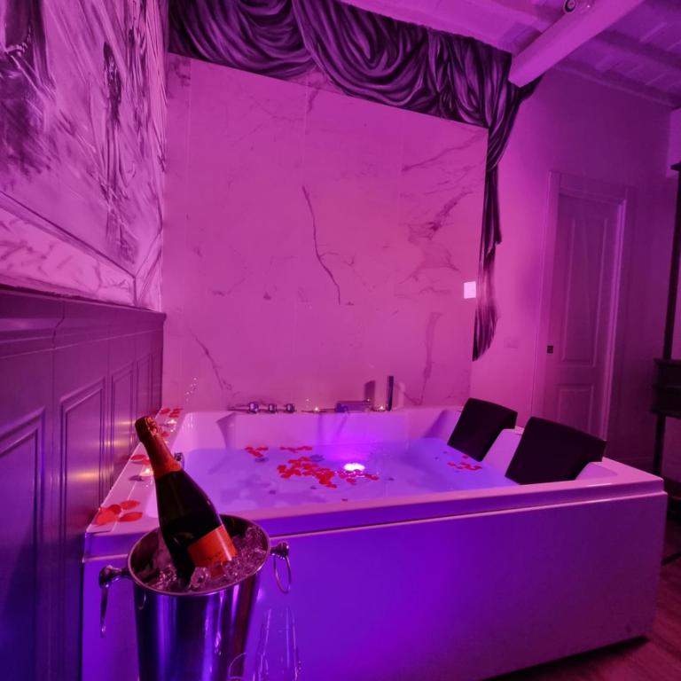 Mirror Suite Roma Colosseo Jacuzzi - Suite con Vasca Idromassaggio - 3
