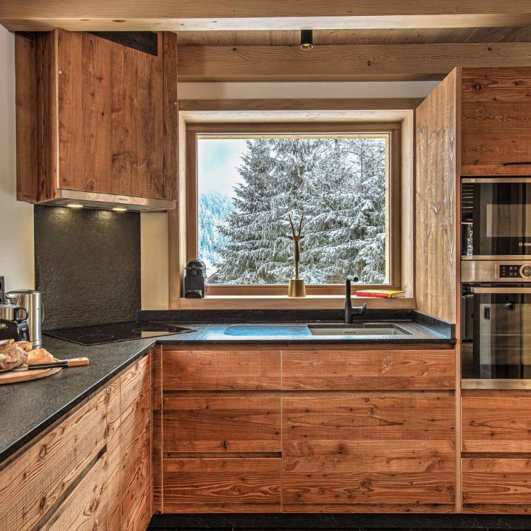 Chalet Belle des Neiges, Alpes Agency, Les Houches, Sleeps 9 - Chalet - 9