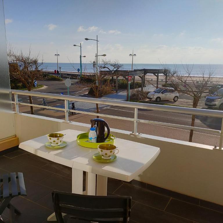 Bel Appart 2 Chambres, Terrasse, Proche Plage - FR-1-323-491 - Appartement - 1