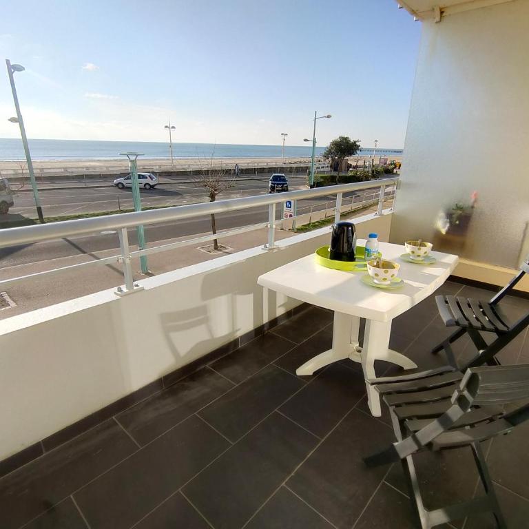 Bel Appart 2 Chambres, Terrasse, Proche Plage - FR-1-323-491 - Appartement - 3