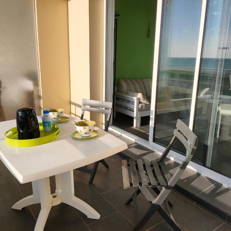 Bel Appart 2 Chambres, Terrasse, Proche Plage - FR-1-323-491 - Appartement - 5