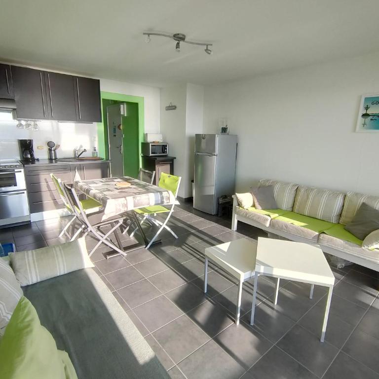 Bel Appart 2 Chambres, Terrasse, Proche Plage - FR-1-323-491 - Appartement - 16