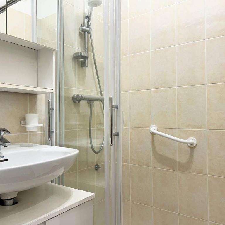Appartement climatisé, 4 couchages, centre-ville du Lavandou, proche plage, parking inclus - FR-1-251-580 - Appartement - 11
