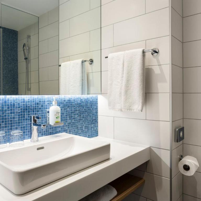 Holiday Inn Express Munich City West by IHG - Standard Zimmer mit Queensize-Bett und Schlafsofa - 3