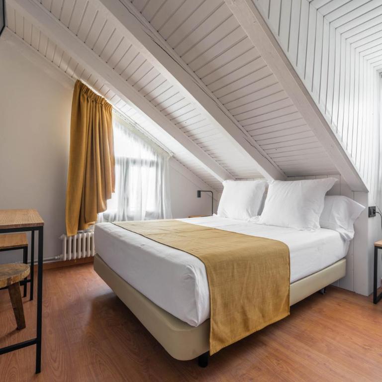 Hotel Viella - Habitación cuádruple - 2