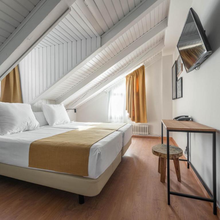 Hotel Viella - Habitación cuádruple - 1