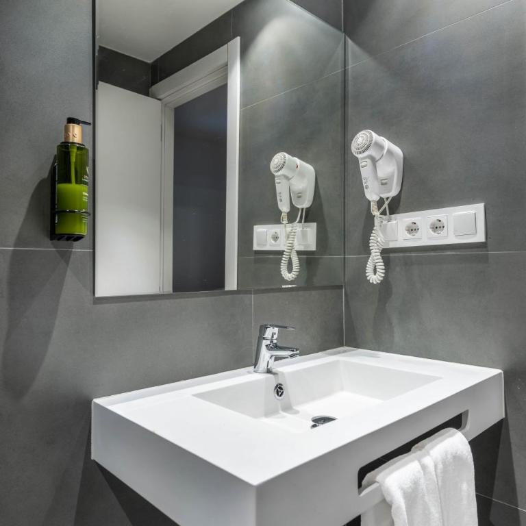 Hotel Viella - Habitación Cuádruple Dúplex - 3
